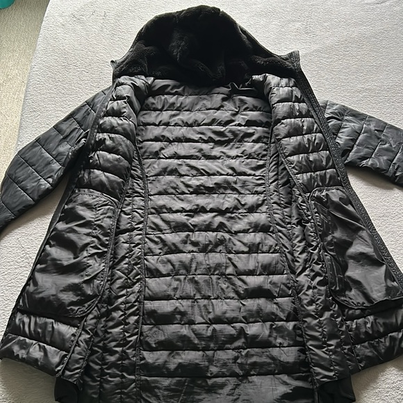32 Degrees | Womens Ultra Light Puffer Jacket w/ Faux Fur Lined Hood - Size L/XL - Picture 11 of 15